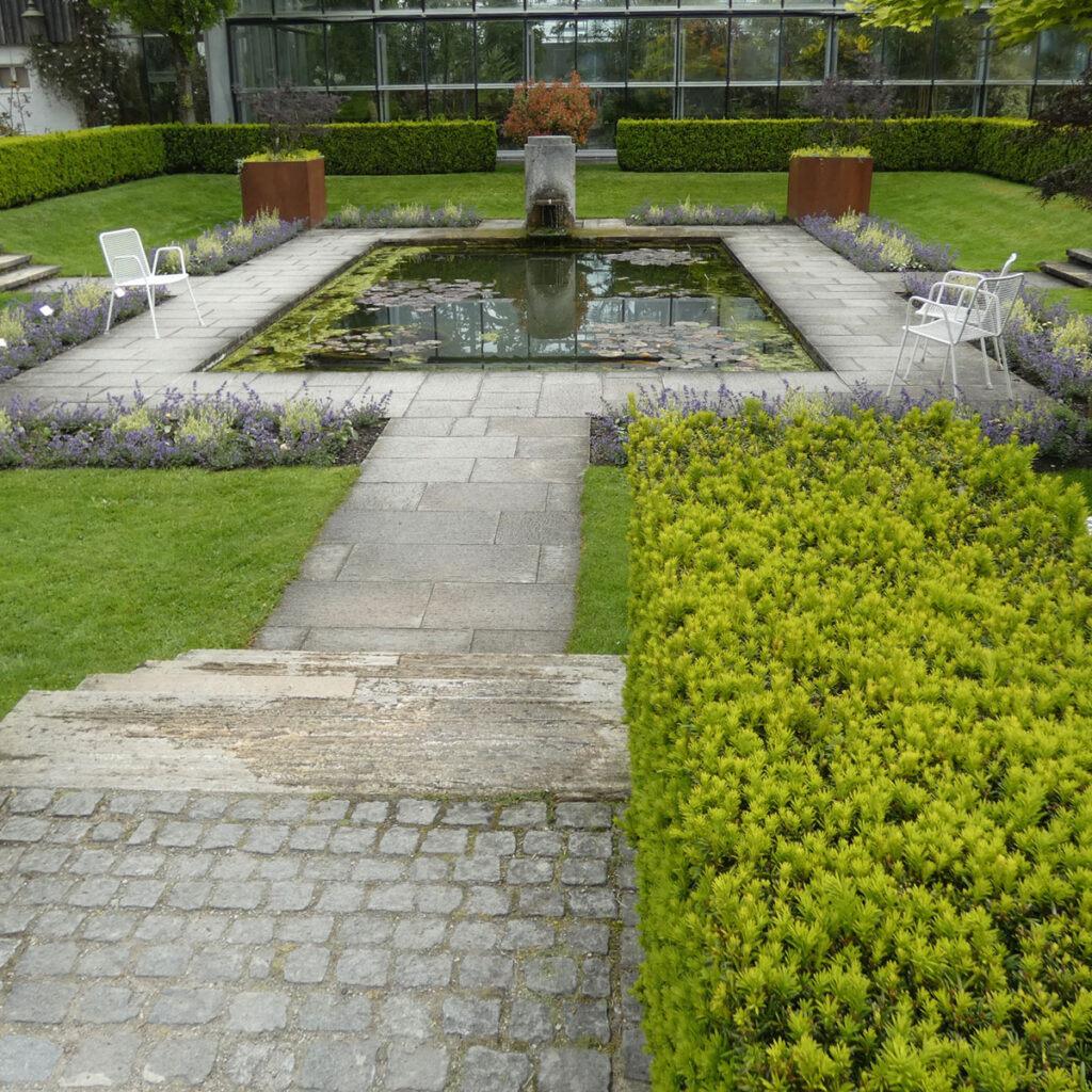 Senkgarten im botanischen Garten Augsburg